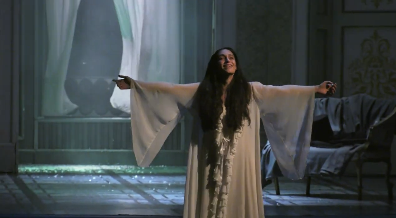 The performance of "La Traviata" concluded last night to applause and shouts of "Bravo"