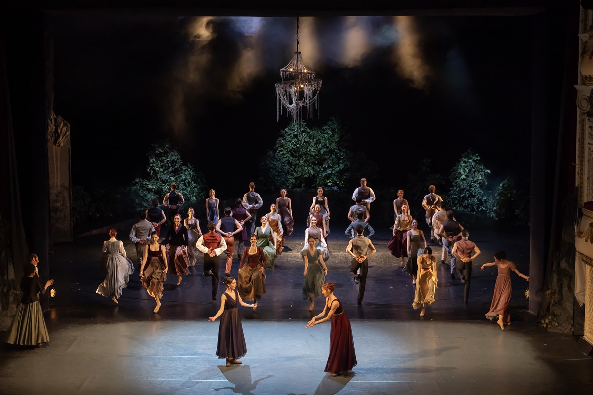 Photo: ГОРДОСТ И ПРЕДРАЗСЪДЪЦИ / PRIDE AND PREJUDICE