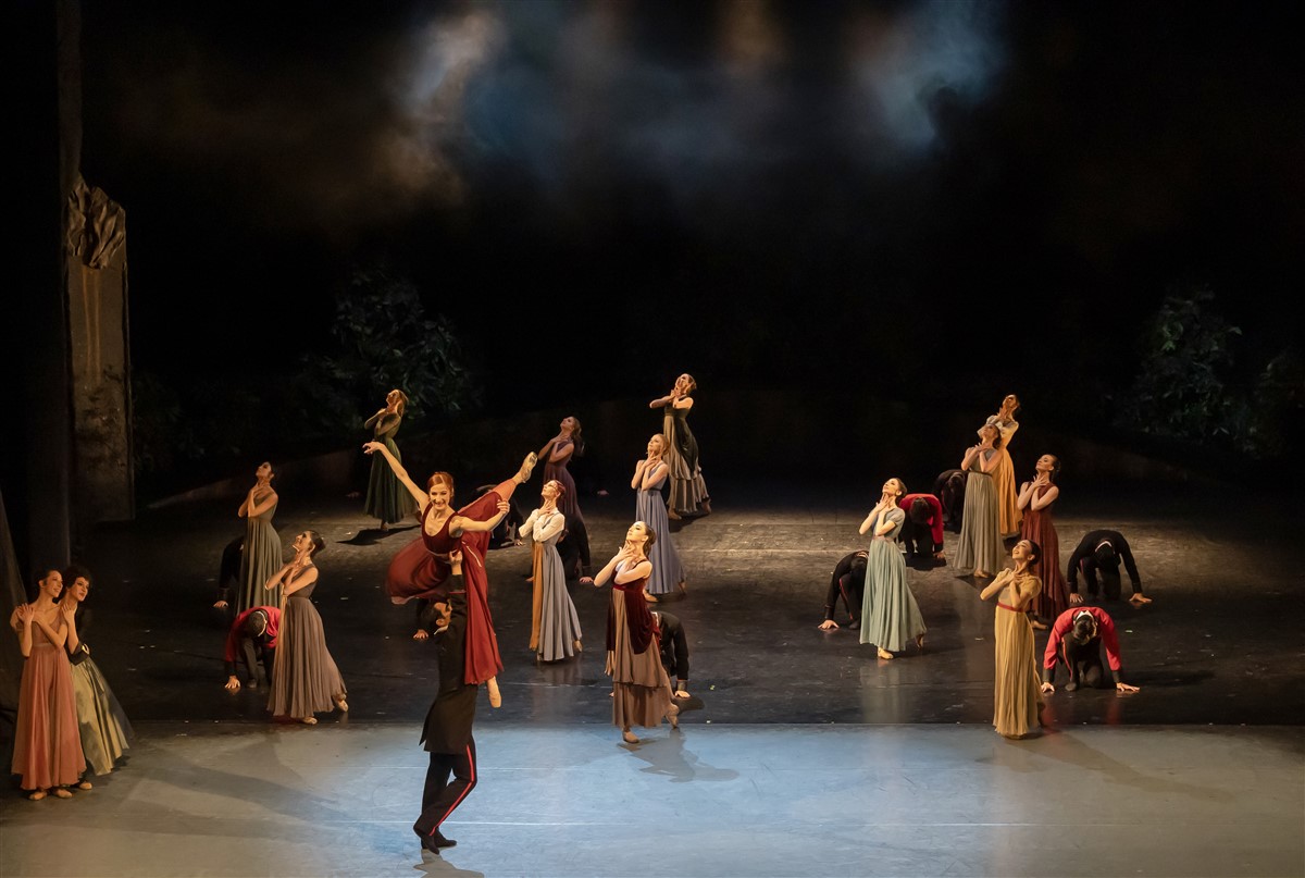 Photo: ГОРДОСТ И ПРЕДРАЗСЪДЪЦИ / PRIDE AND PREJUDICE