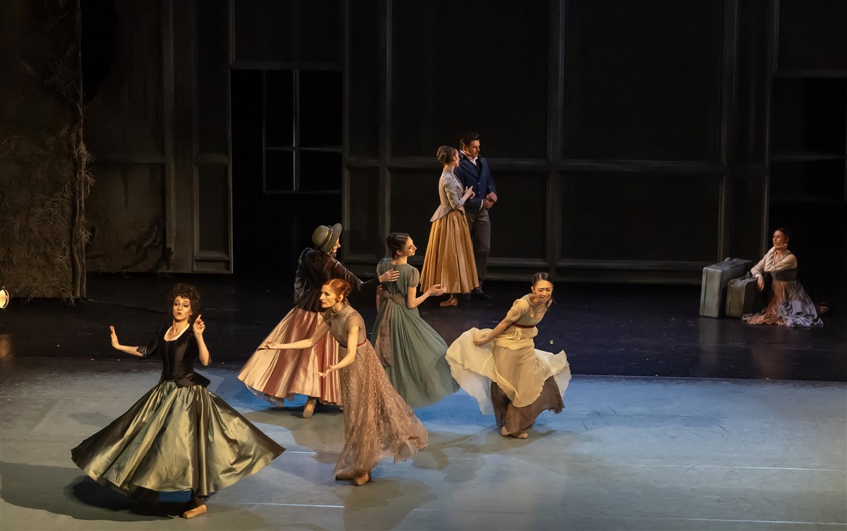 Photo: ГОРДОСТ И ПРЕДРАЗСЪДЪЦИ / PRIDE AND PREJUDICE