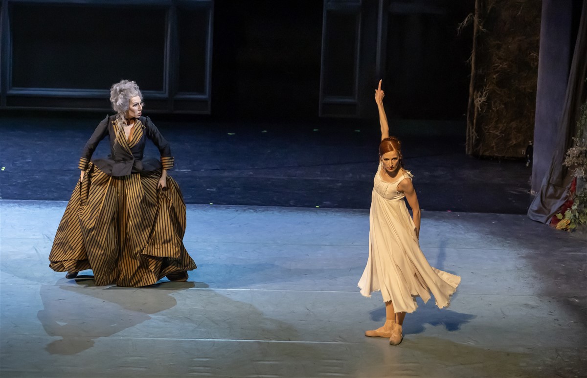 Photo: ГОРДОСТ И ПРЕДРАЗСЪДЪЦИ / PRIDE AND PREJUDICE