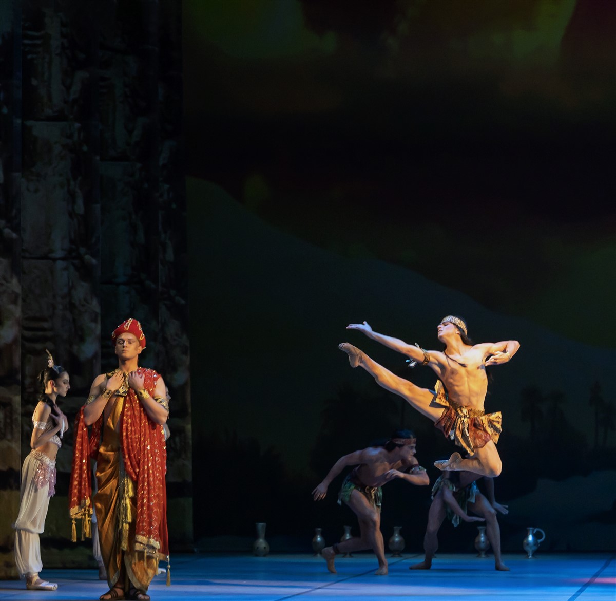 Снимка: БАЯДЕРКА / LA BAYADÈRE Ballet by Ludwig Minkus