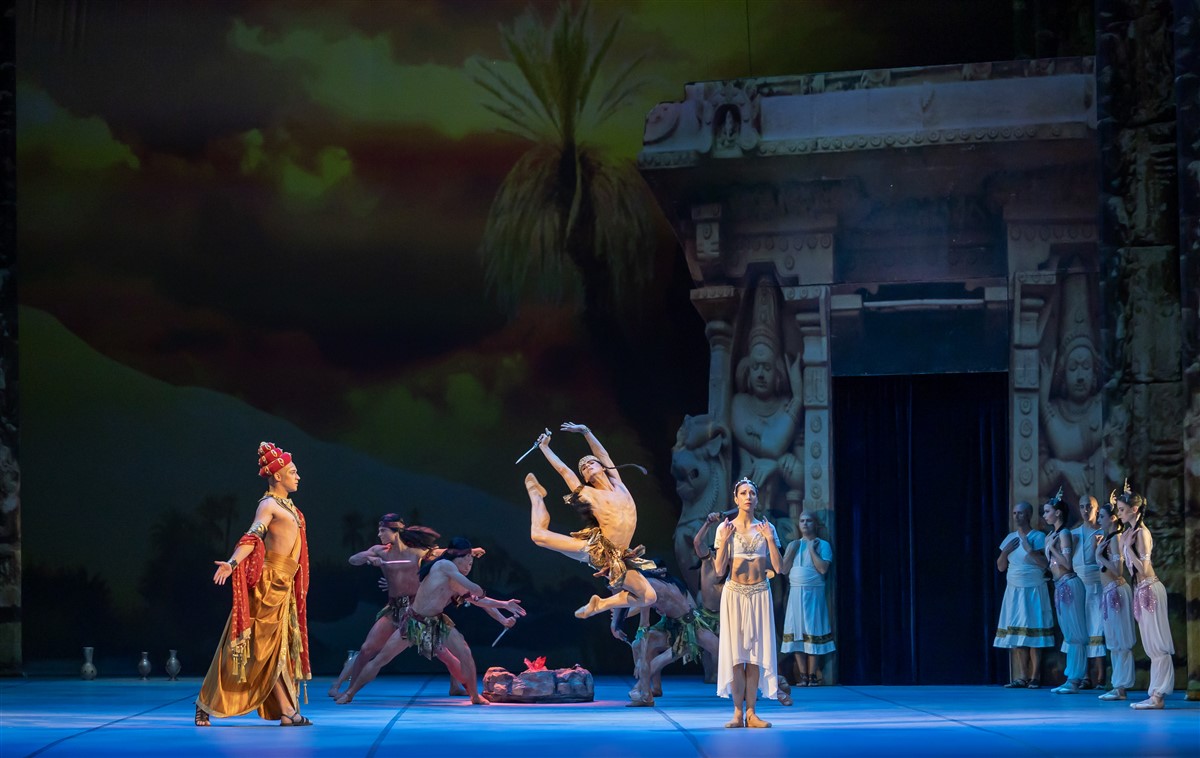 Снимка: БАЯДЕРКА / LA BAYADÈRE Ballet by Ludwig Minkus