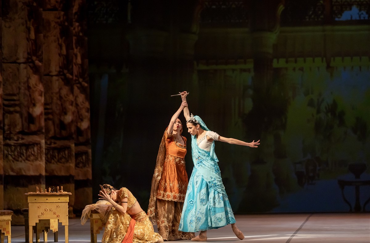 Снимка: БАЯДЕРКА / LA BAYADÈRE Ballet by Ludwig Minkus
