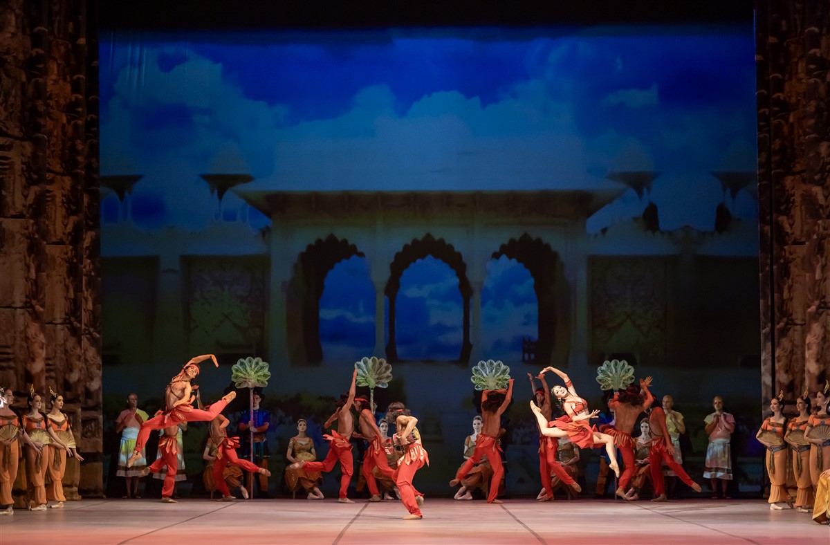 Снимка: БАЯДЕРКА / LA BAYADÈRE Ballet by Ludwig Minkus