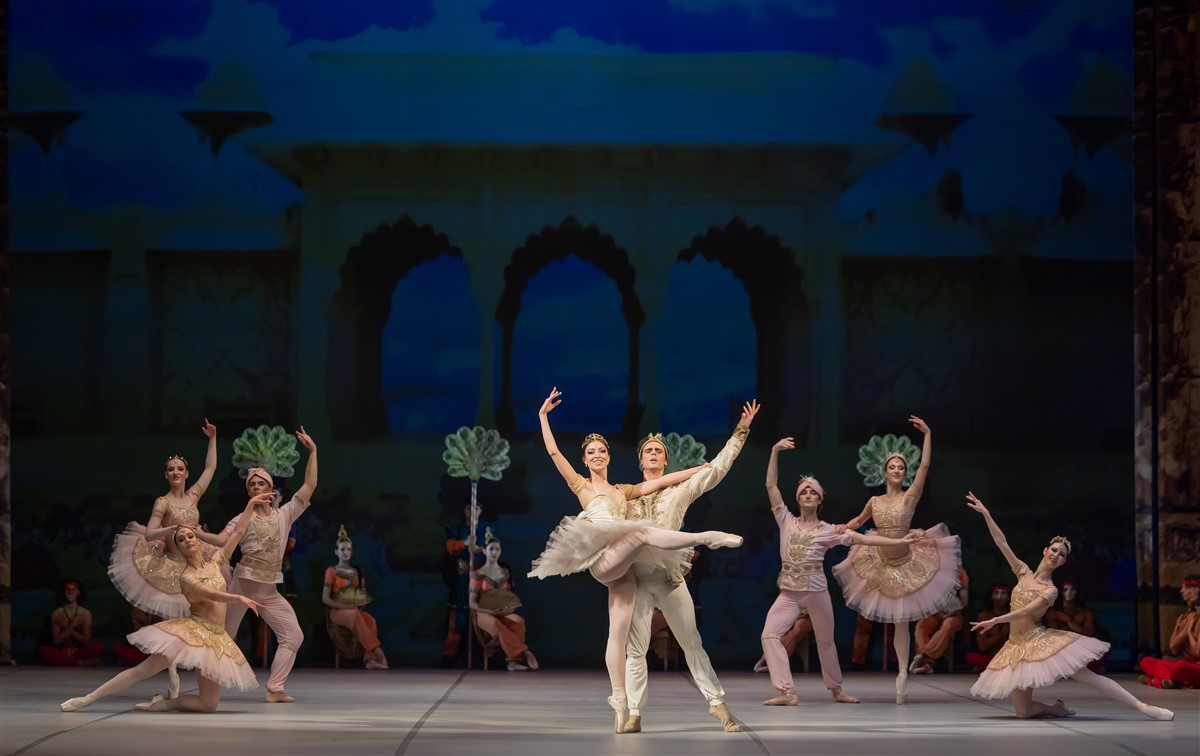 Снимка: БАЯДЕРКА / LA BAYADÈRE Ballet by Ludwig Minkus