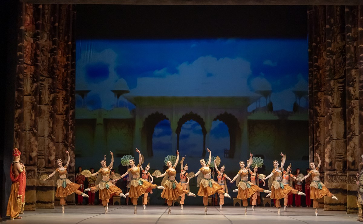 Снимка: БАЯДЕРКА / LA BAYADÈRE Ballet by Ludwig Minkus