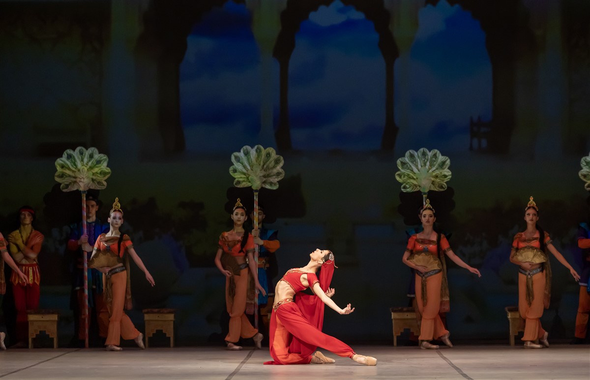 Снимка: БАЯДЕРКА / LA BAYADÈRE Ballet by Ludwig Minkus