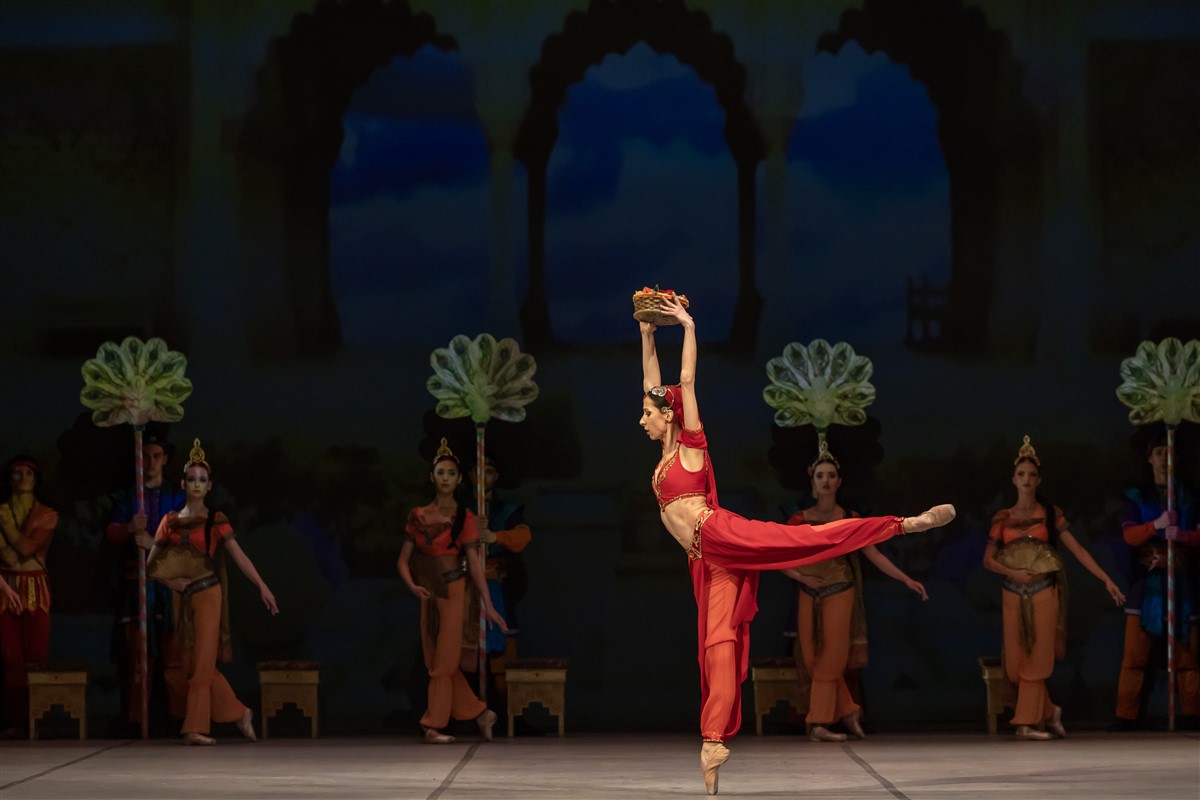 Снимка: БАЯДЕРКА / LA BAYADÈRE Ballet by Ludwig Minkus