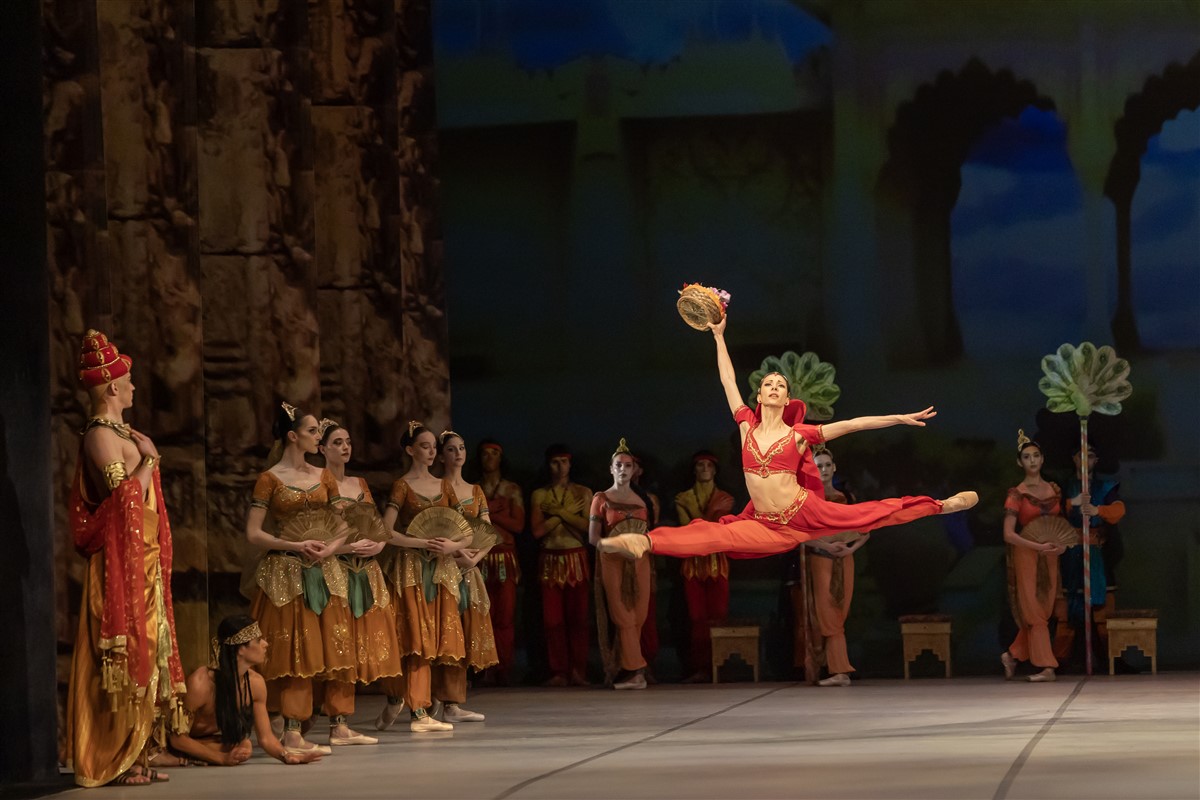 Снимка: БАЯДЕРКА / LA BAYADÈRE Ballet by Ludwig Minkus