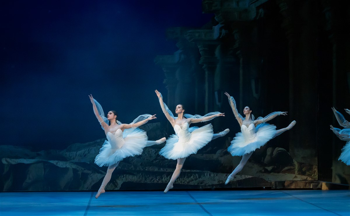 Снимка: БАЯДЕРКА / LA BAYADÈRE Ballet by Ludwig Minkus