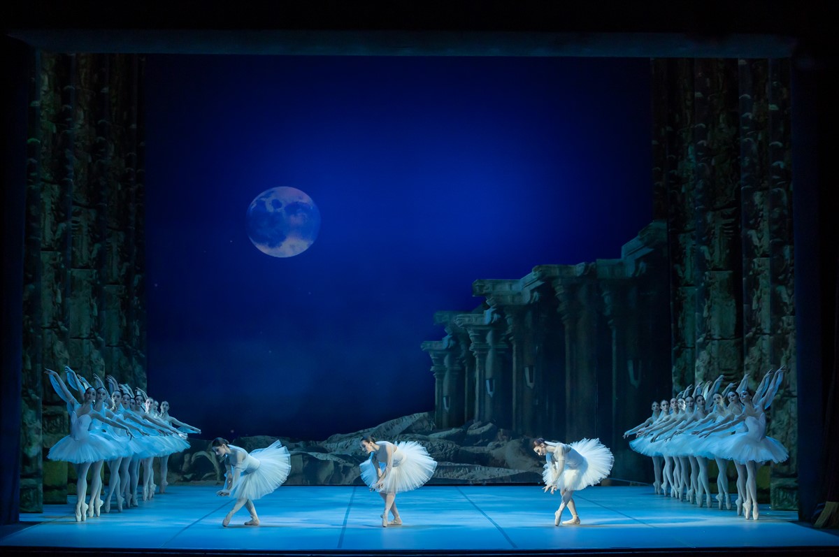 Снимка: БАЯДЕРКА / LA BAYADÈRE Ballet by Ludwig Minkus