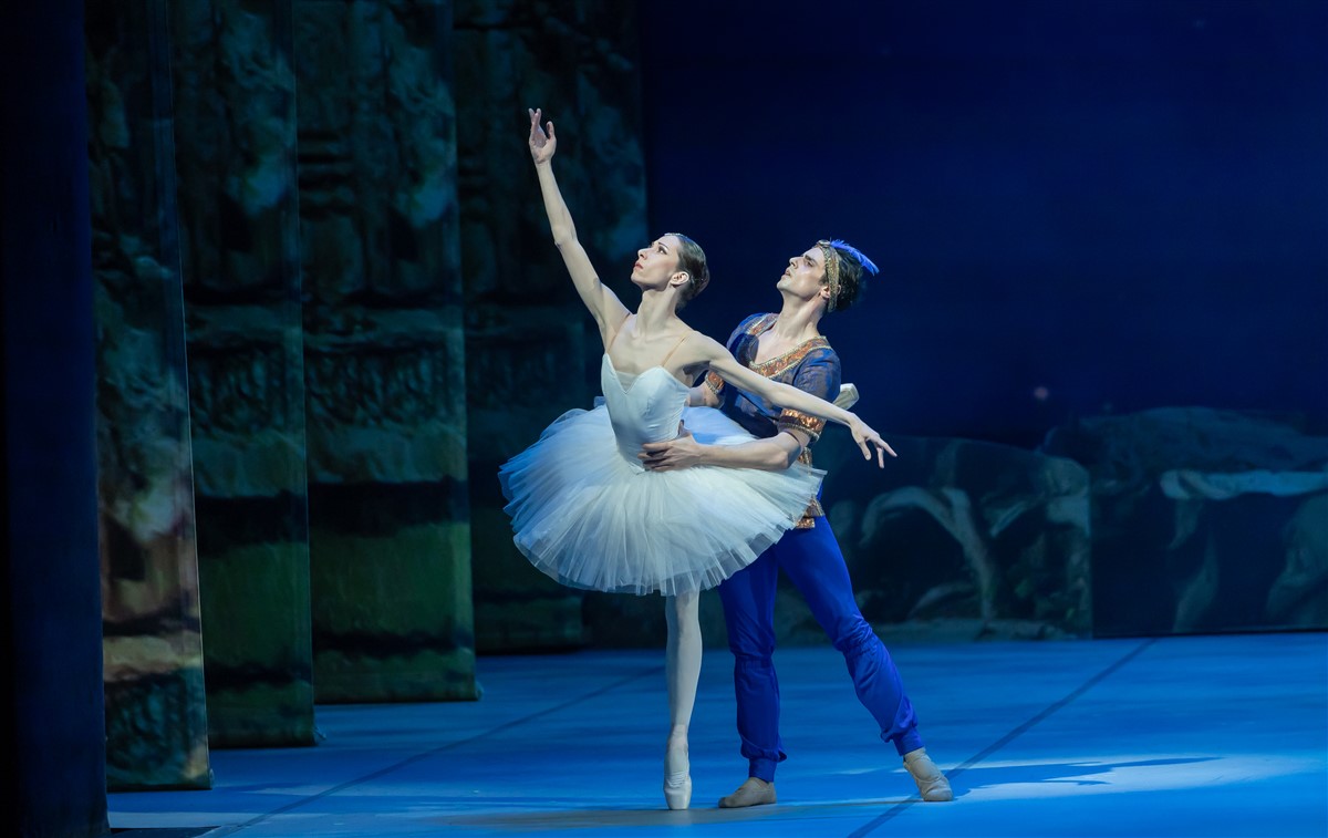 Снимка: БАЯДЕРКА / LA BAYADÈRE Ballet by Ludwig Minkus