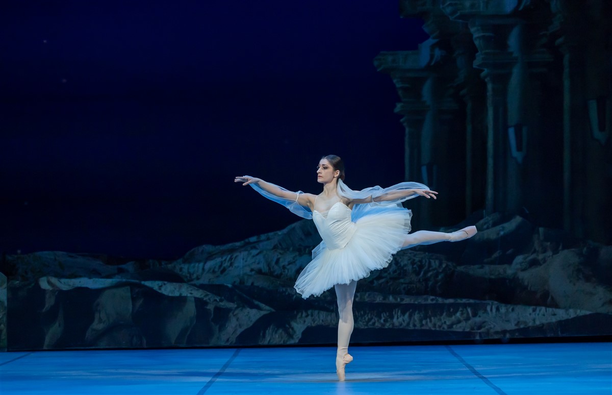 Снимка: БАЯДЕРКА / LA BAYADÈRE Ballet by Ludwig Minkus