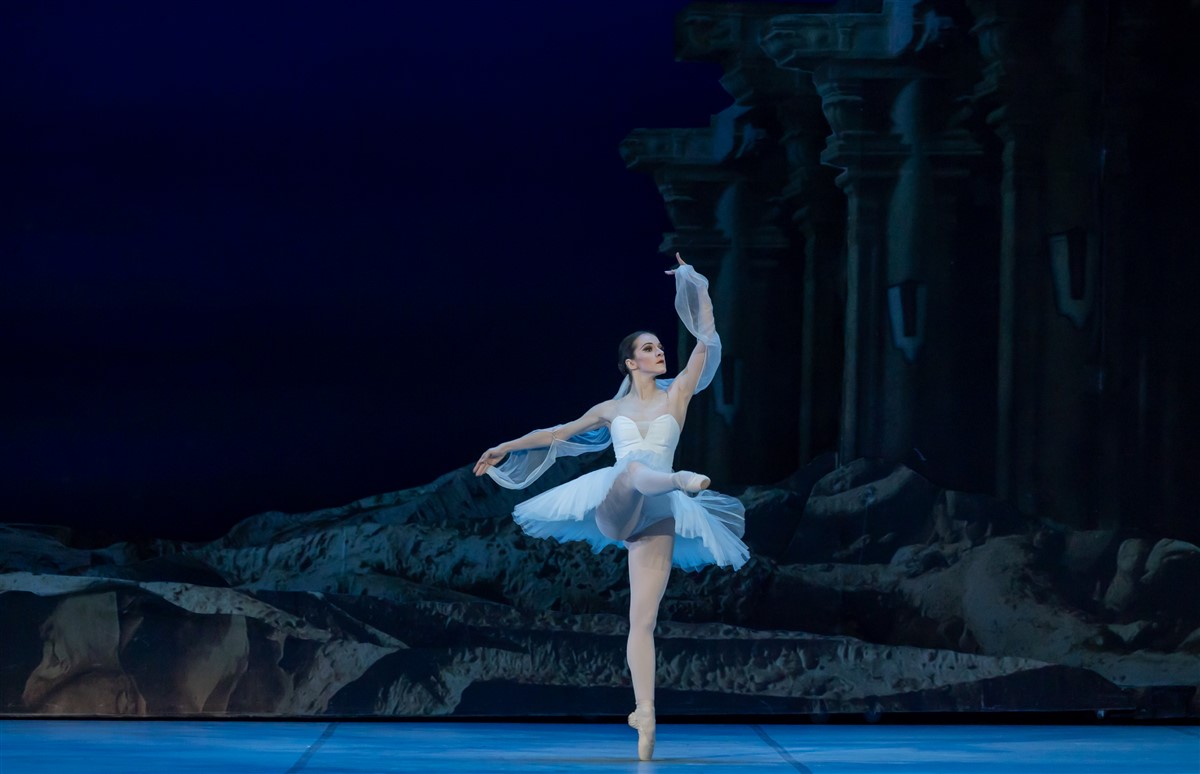 Снимка: БАЯДЕРКА / LA BAYADÈRE Ballet by Ludwig Minkus