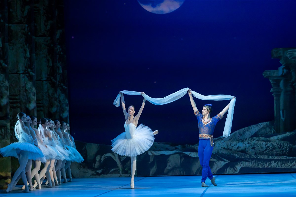 Снимка: БАЯДЕРКА / LA BAYADÈRE Ballet by Ludwig Minkus