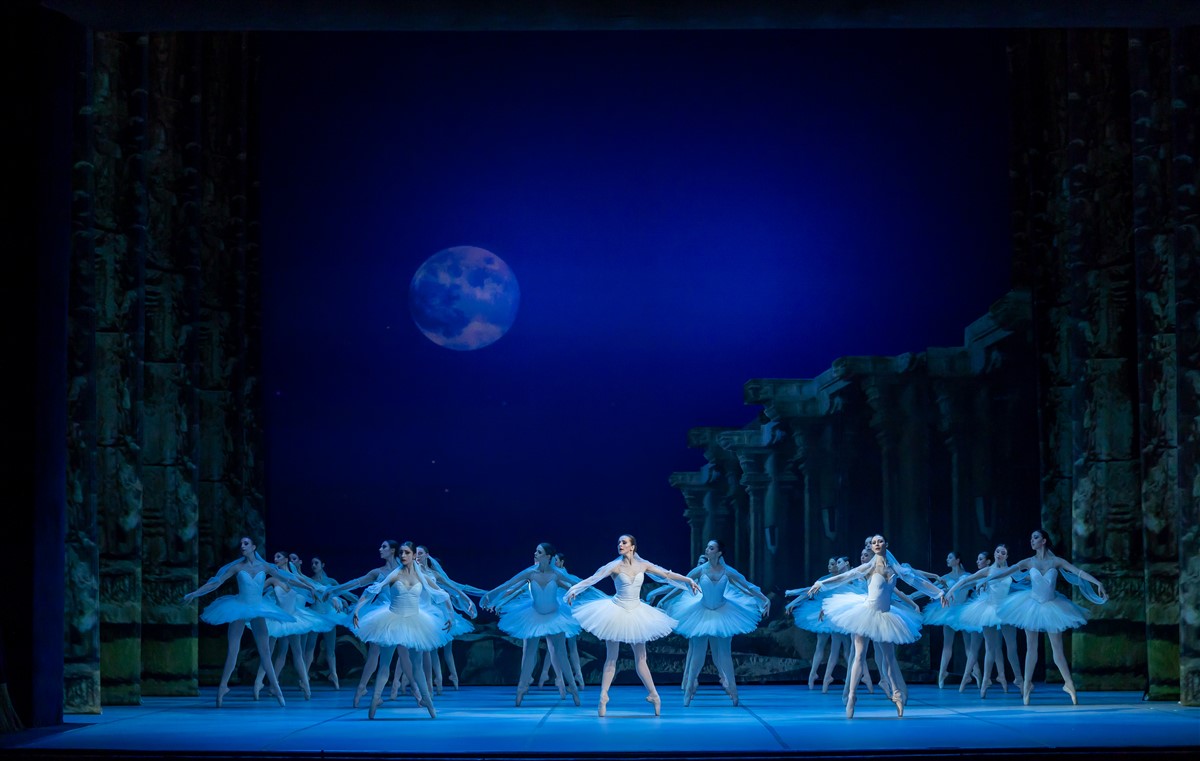 Снимка: БАЯДЕРКА / LA BAYADÈRE Ballet by Ludwig Minkus