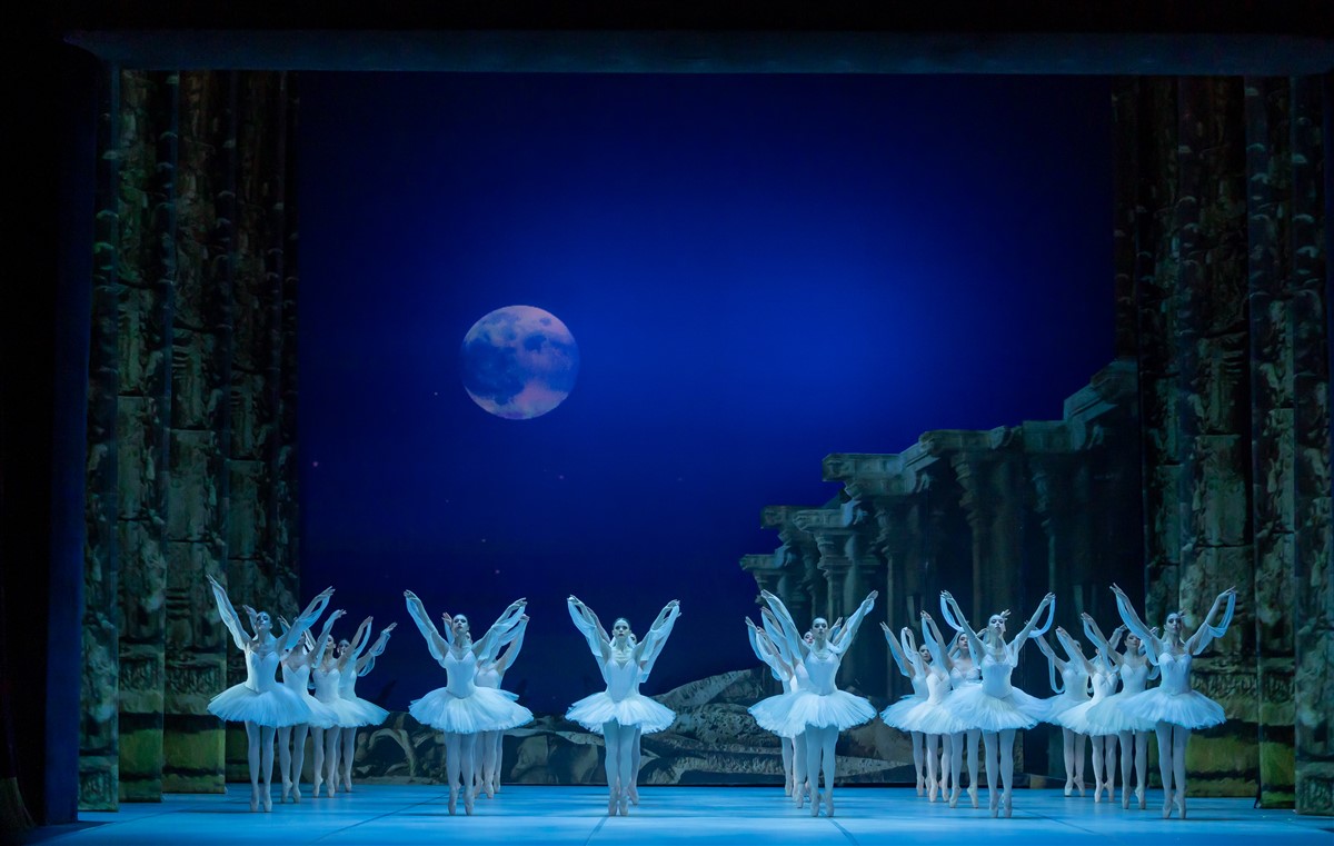 Снимка: БАЯДЕРКА / LA BAYADÈRE Ballet by Ludwig Minkus