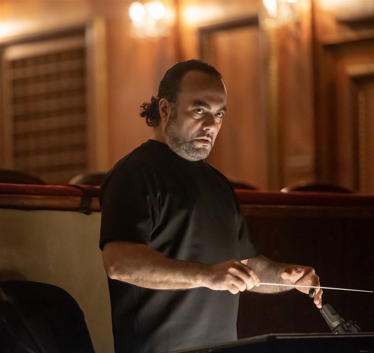 Франческо Иван Чампа репетира с оркестъра на Софийската опера за Гала концерта на Джесика Прат на 3 май
