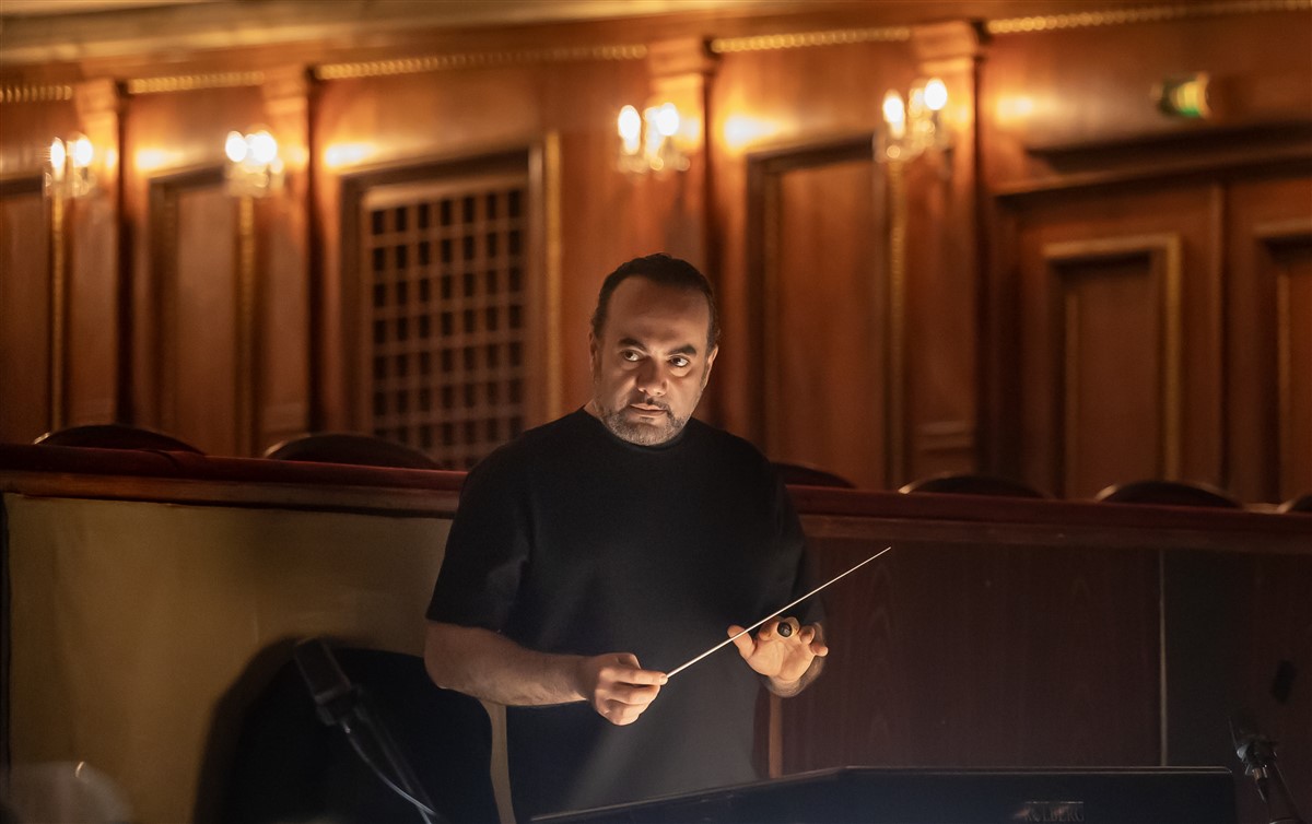 Снимка: Франческо Иван Чампа репетира с оркестъра на Софийската опера за Гала концерта на Джесика Прат на 3 май