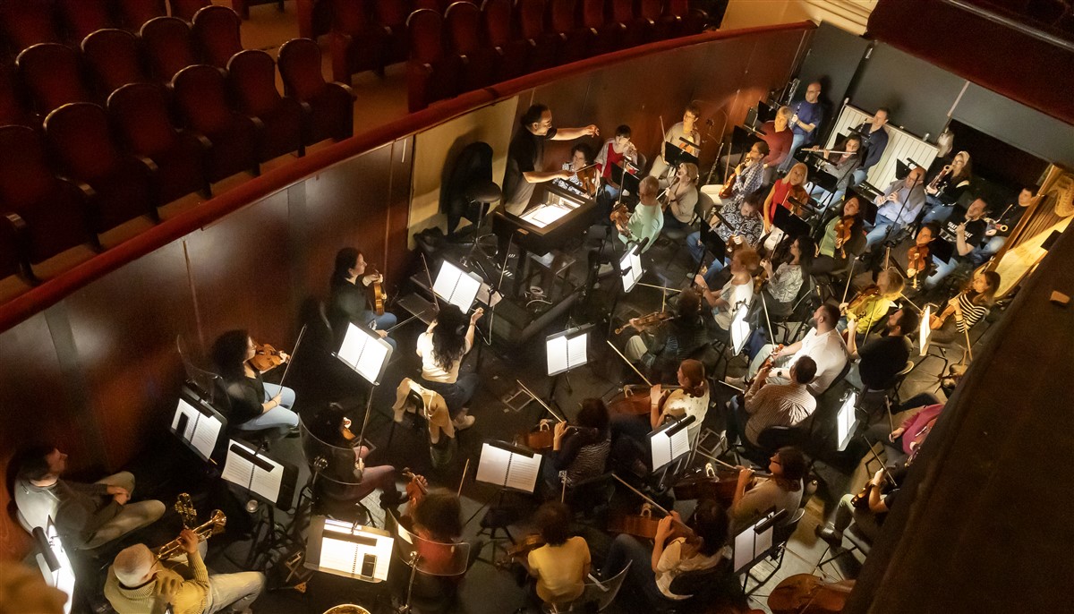 Снимка: Франческо Иван Чампа репетира с оркестъра на Софийската опера за Гала концерта на Джесика Прат на 3 май