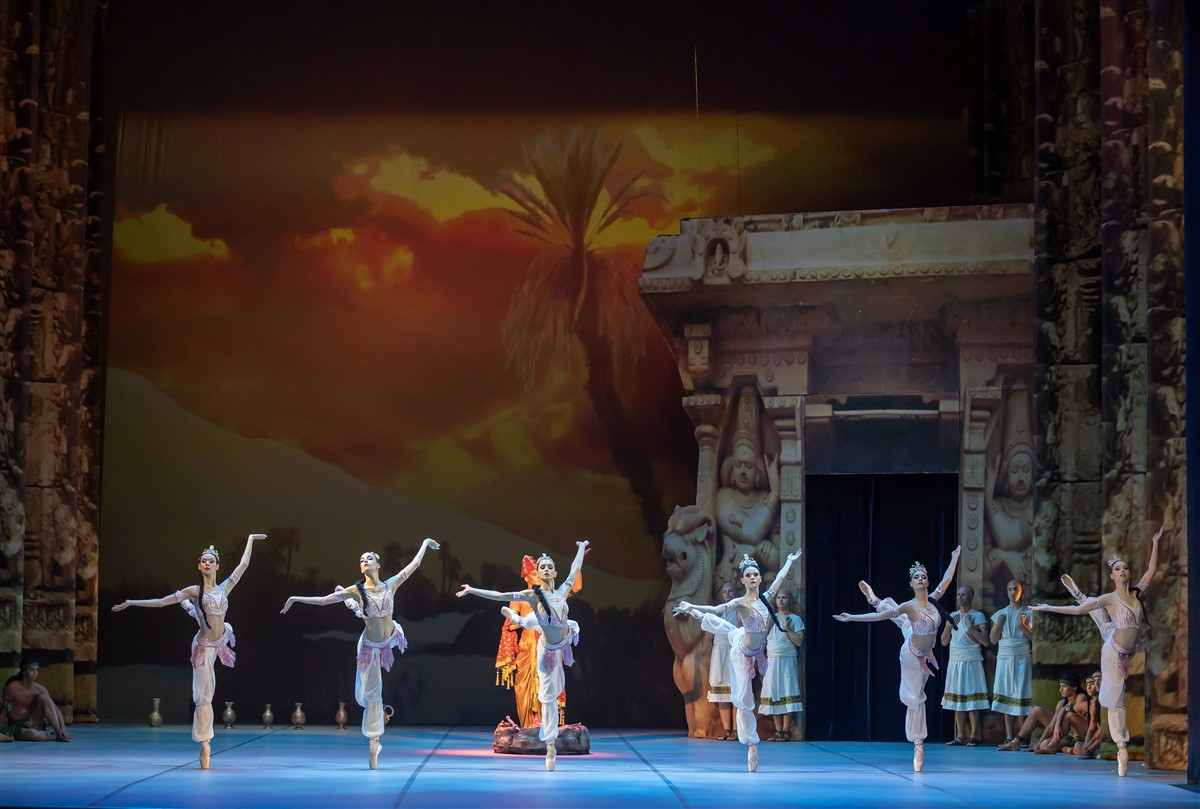 Снимка: БАЯДЕРКА / LA BAYADÈRE Ballet by Ludwig Minkus