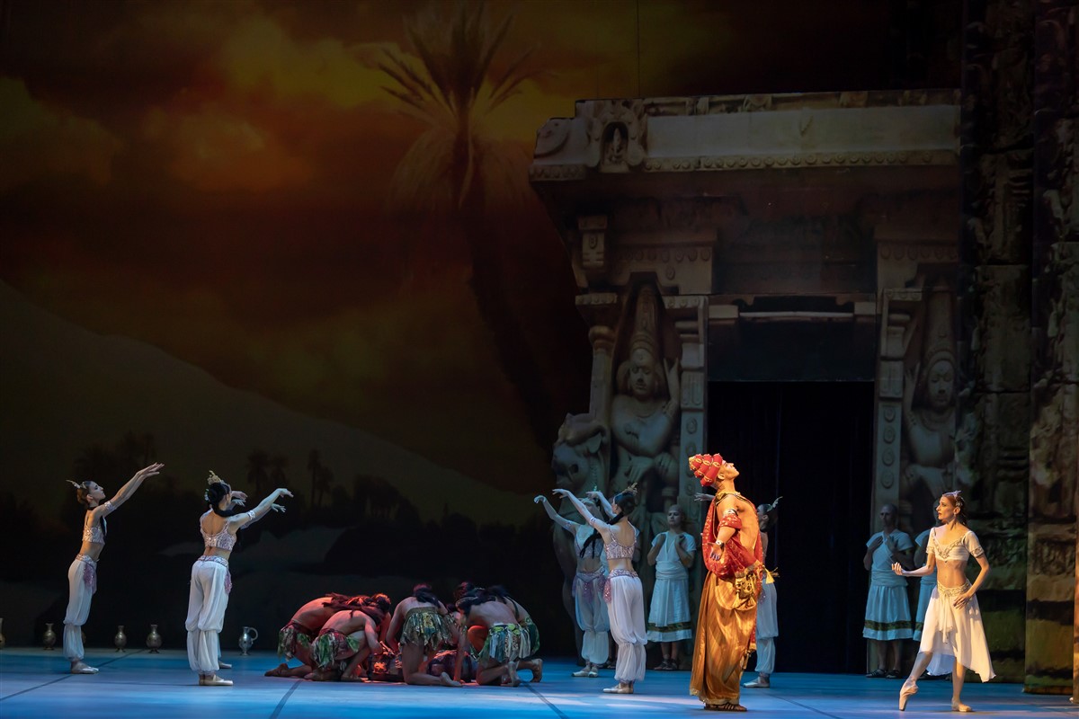 Снимка: БАЯДЕРКА / LA BAYADÈRE Ballet by Ludwig Minkus