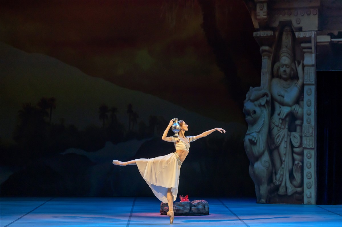 Снимка: БАЯДЕРКА / LA BAYADÈRE Ballet by Ludwig Minkus