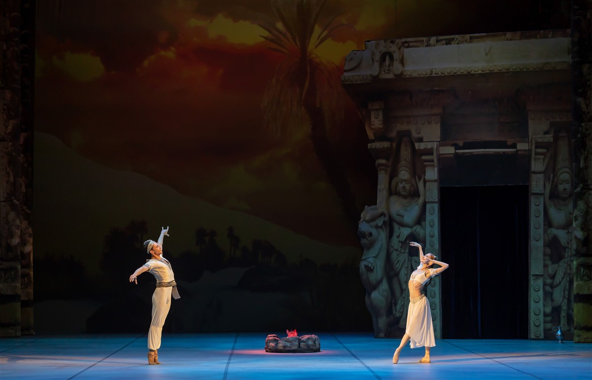 Снимка: БАЯДЕРКА / LA BAYADÈRE Ballet by Ludwig Minkus