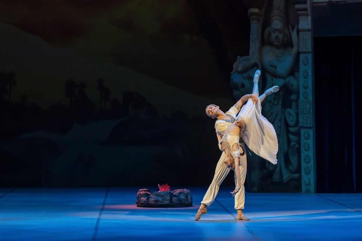 Снимка: БАЯДЕРКА / LA BAYADÈRE Ballet by Ludwig Minkus