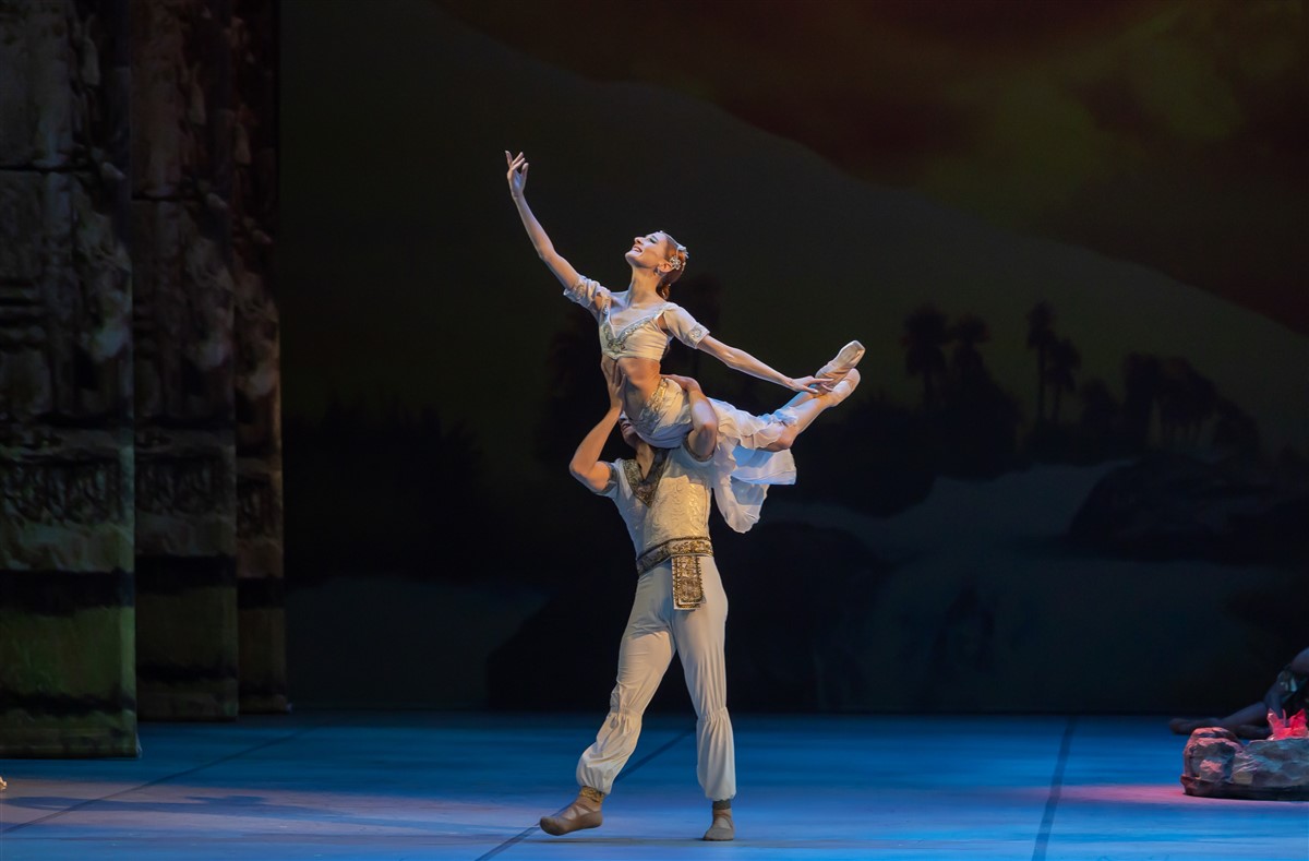 Снимка: БАЯДЕРКА / LA BAYADÈRE Ballet by Ludwig Minkus