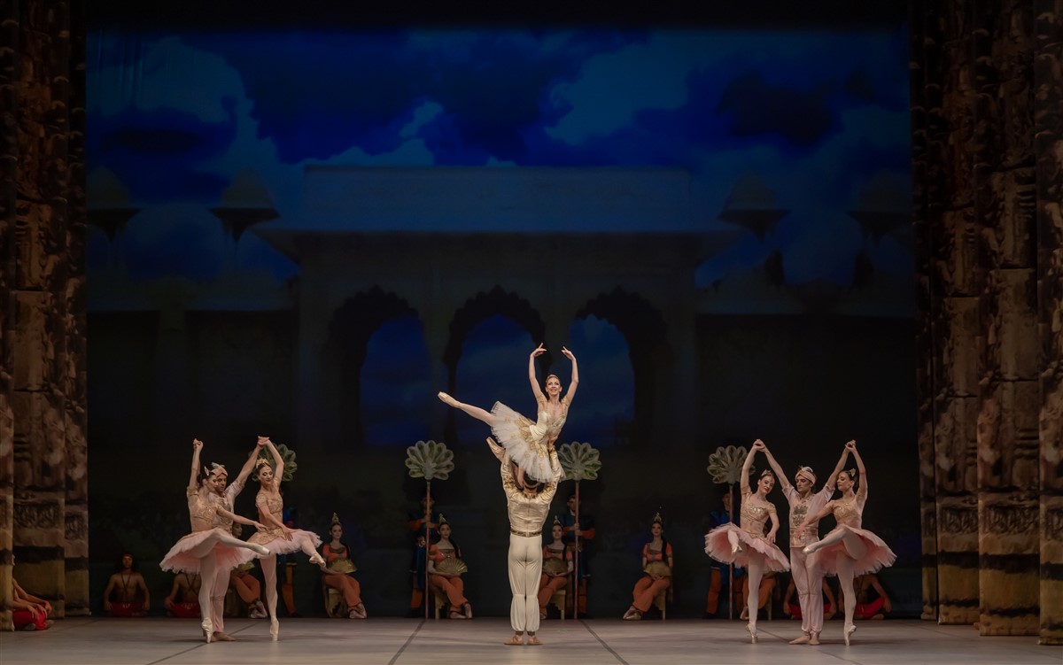 Снимка: БАЯДЕРКА / LA BAYADÈRE Ballet by Ludwig Minkus