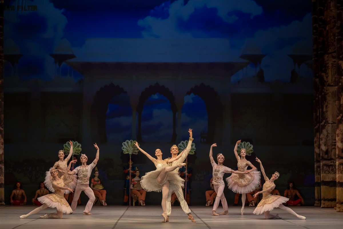 Снимка: БАЯДЕРКА / LA BAYADÈRE Ballet by Ludwig Minkus