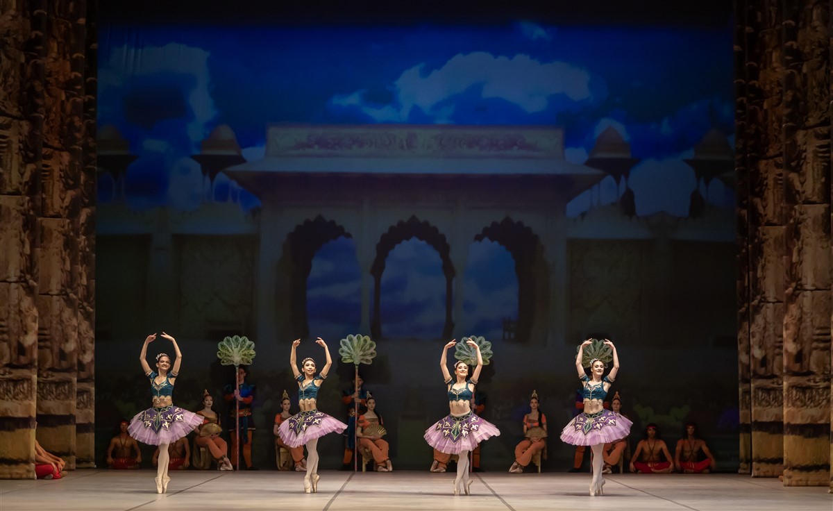 Снимка: БАЯДЕРКА / LA BAYADÈRE Ballet by Ludwig Minkus