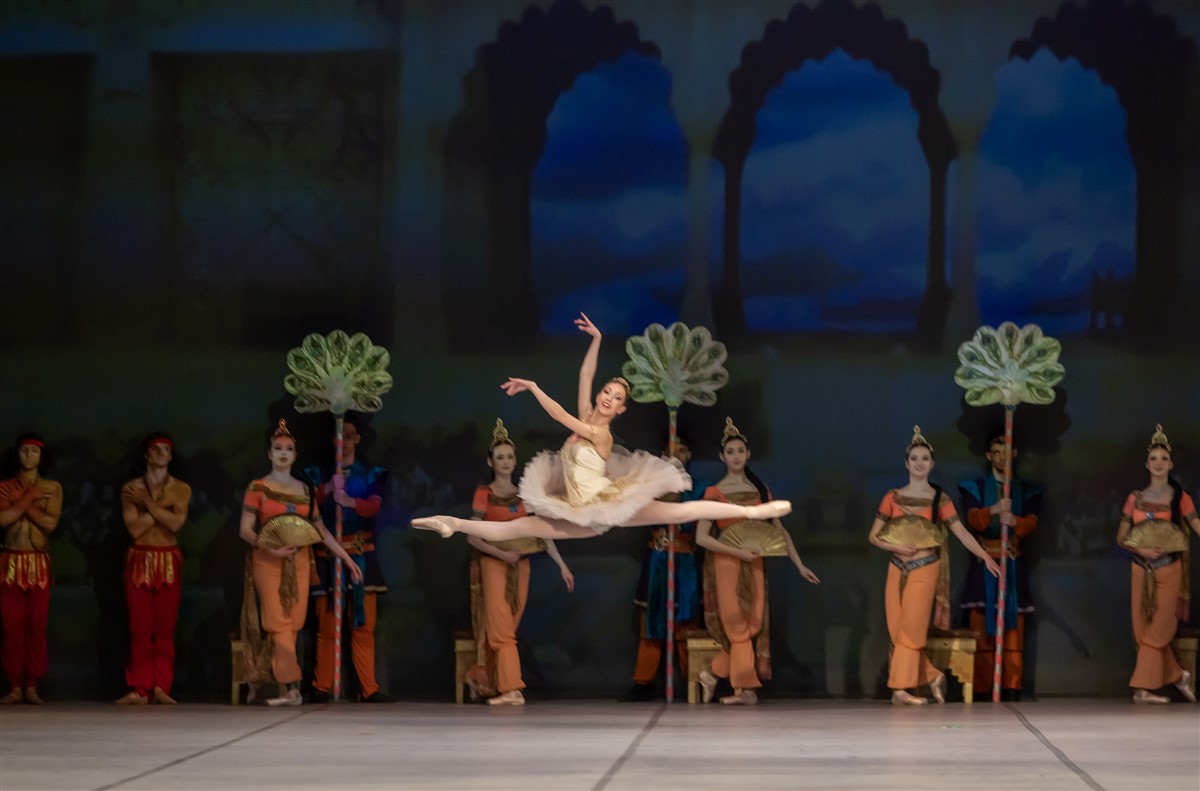 Снимка: БАЯДЕРКА / LA BAYADÈRE Ballet by Ludwig Minkus