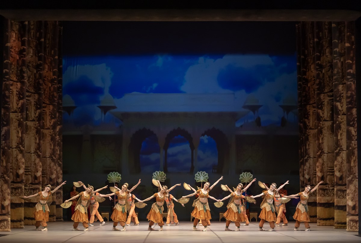 Снимка: БАЯДЕРКА / LA BAYADÈRE Ballet by Ludwig Minkus