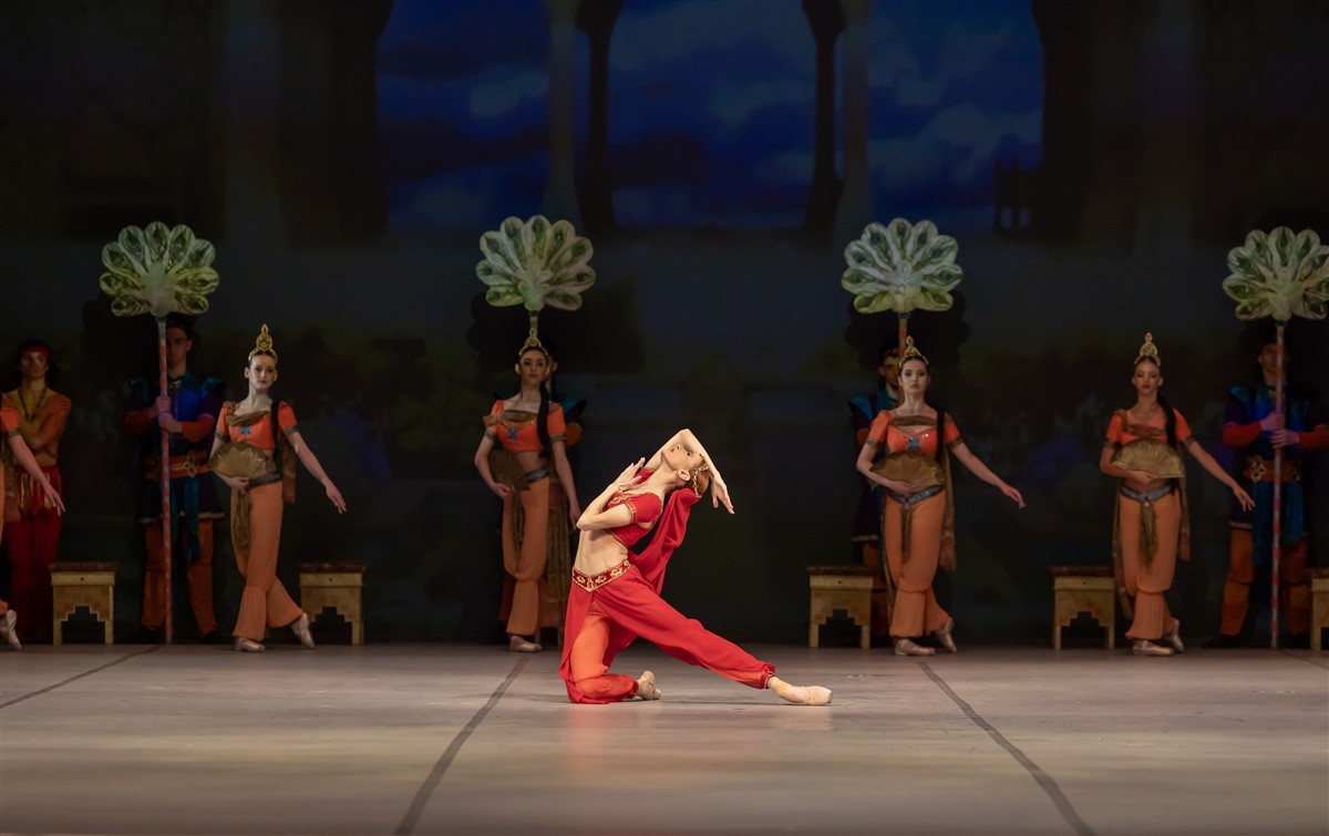 Снимка: БАЯДЕРКА / LA BAYADÈRE Ballet by Ludwig Minkus