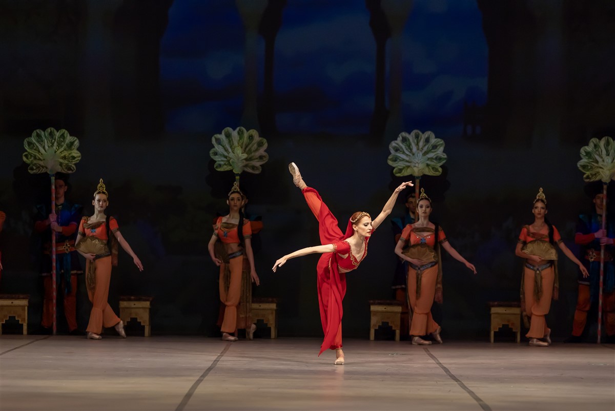 Снимка: БАЯДЕРКА / LA BAYADÈRE Ballet by Ludwig Minkus