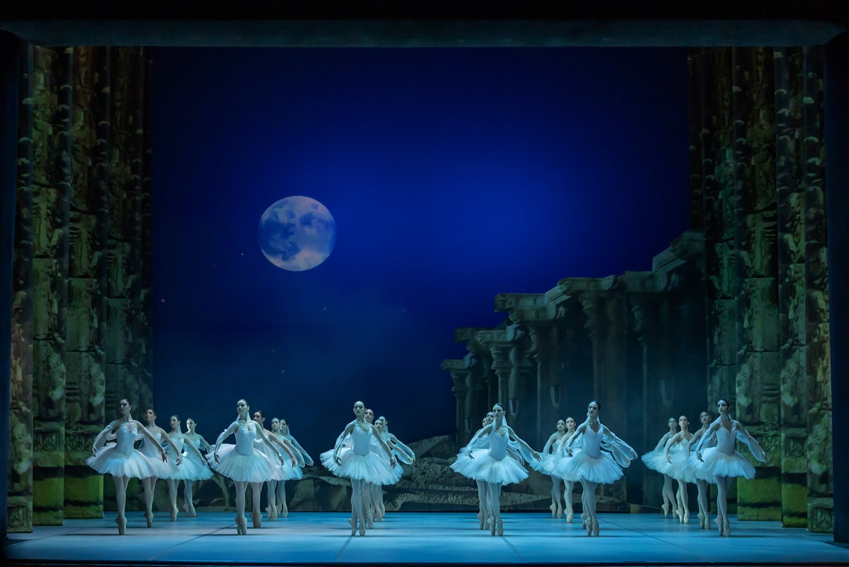 Снимка: БАЯДЕРКА / LA BAYADÈRE Ballet by Ludwig Minkus