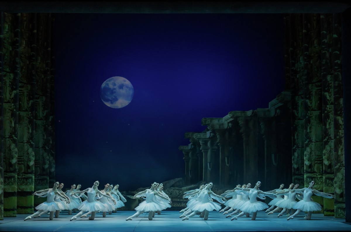Снимка: БАЯДЕРКА / LA BAYADÈRE Ballet by Ludwig Minkus