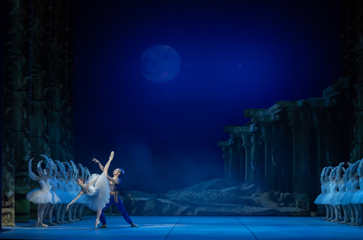 Снимка: БАЯДЕРКА / LA BAYADÈRE Ballet by Ludwig Minkus