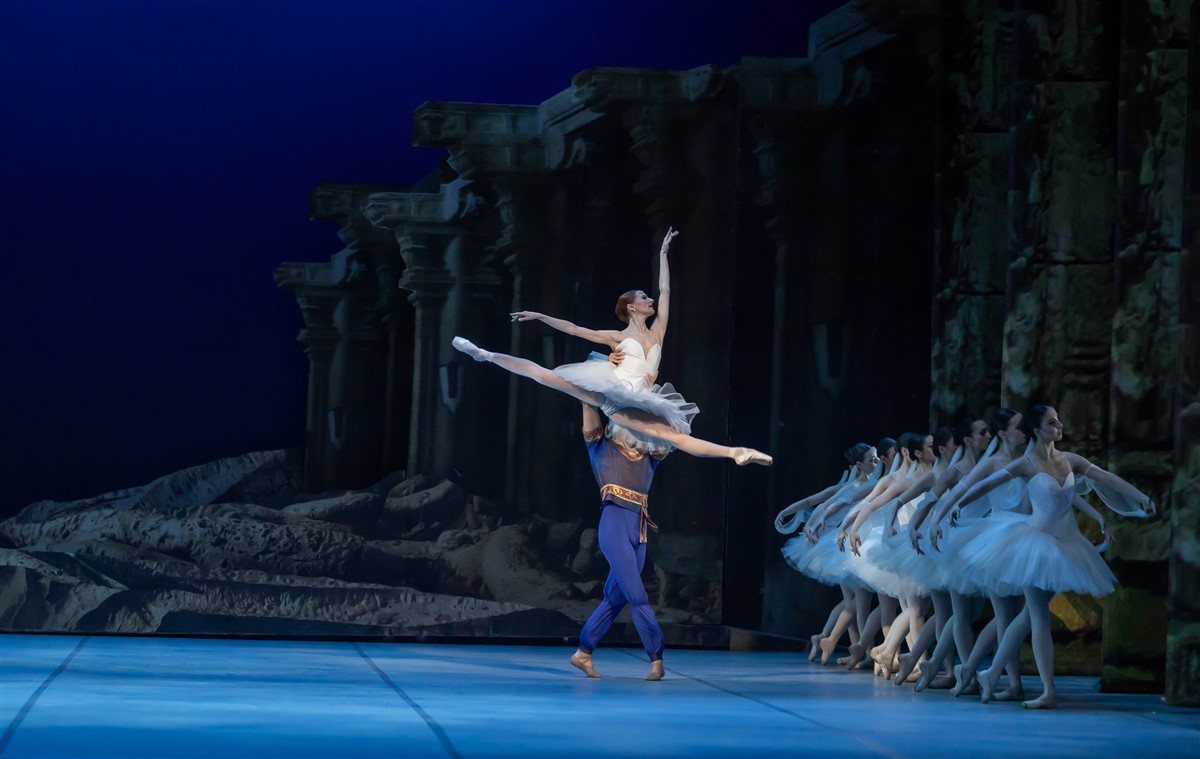 Снимка: БАЯДЕРКА / LA BAYADÈRE Ballet by Ludwig Minkus