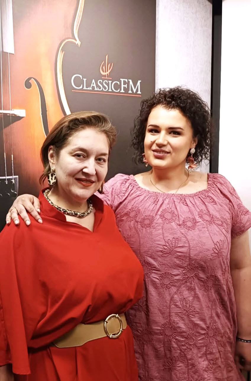 Снимка: Габриела Георгиева и Гергана Русекова - две Сантуци от Софийската опера и балет!