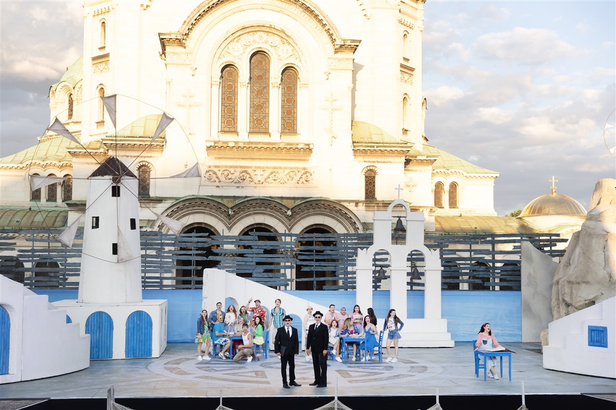 Снимка: MAMMA MIA! - ОПЕРА НА ПЛОЩАДА - пл. "Св.Александър Невски"