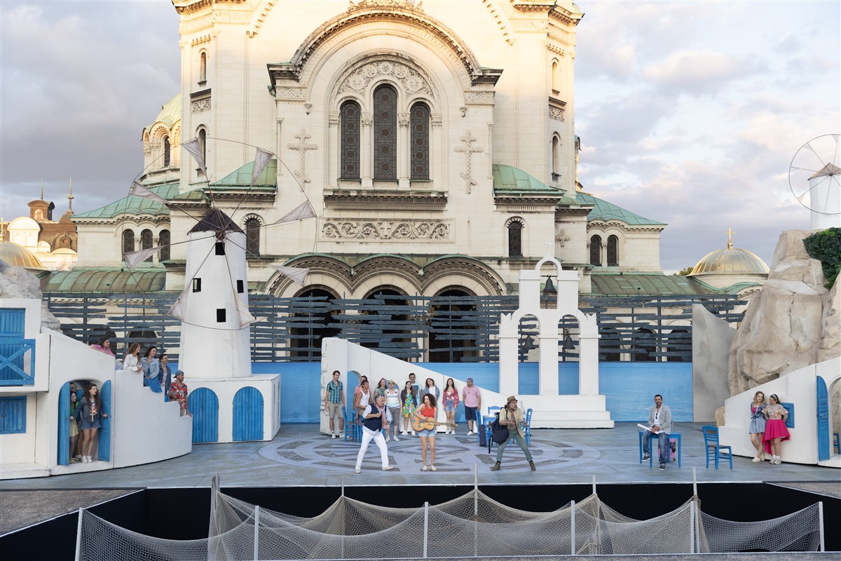 Снимка: MAMMA MIA! - ОПЕРА НА ПЛОЩАДА - пл. "Св.Александър Невски"