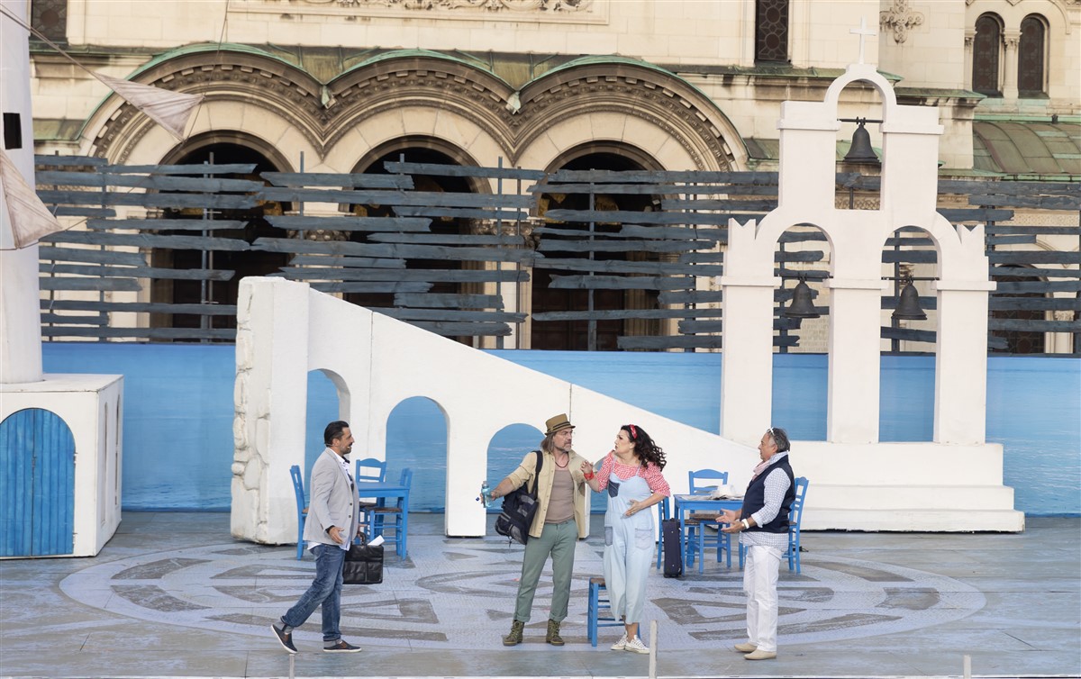 Снимка: MAMMA MIA! - ОПЕРА НА ПЛОЩАДА - пл. "Св.Александър Невски"