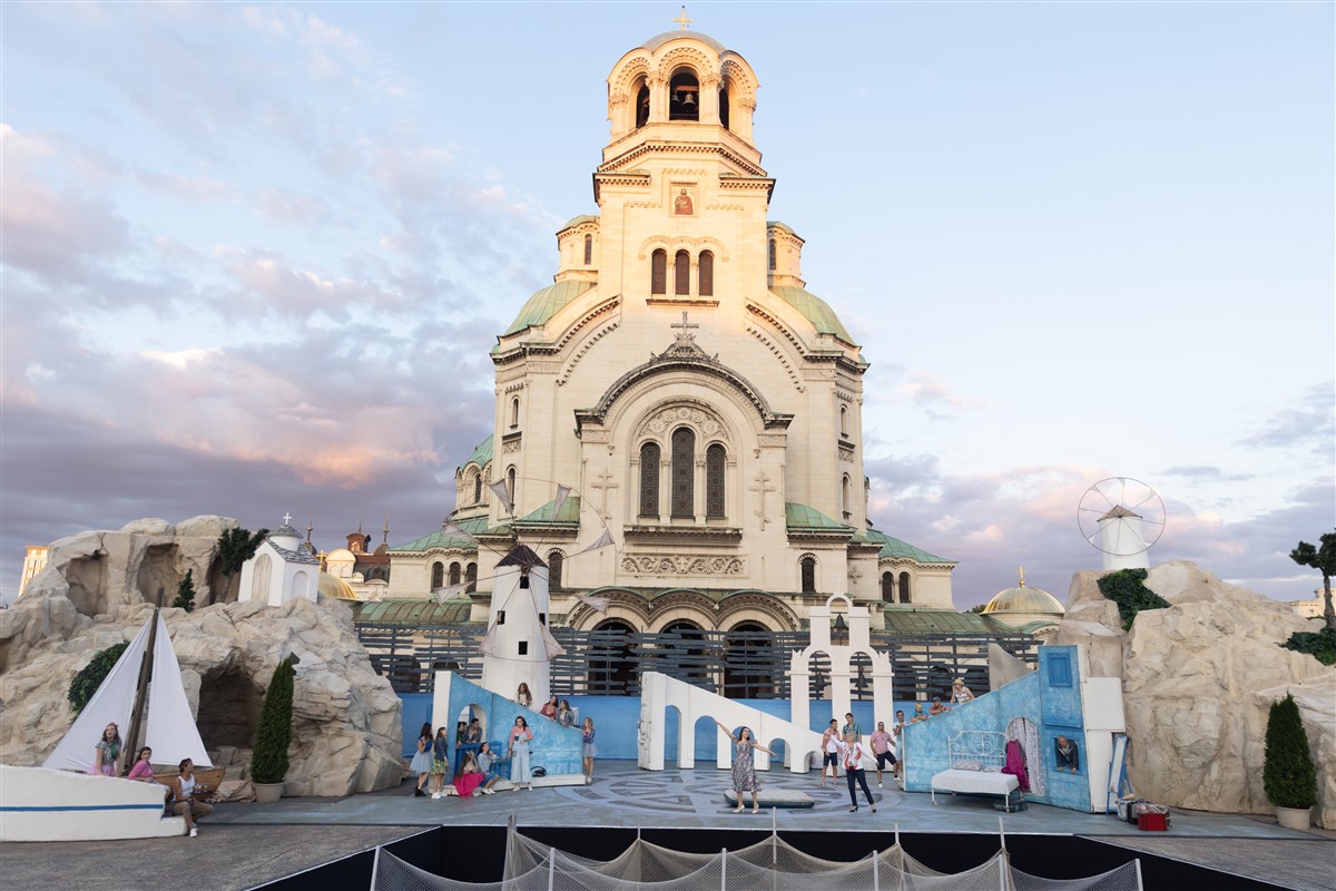 Снимка: MAMMA MIA! - ОПЕРА НА ПЛОЩАДА - пл. "Св.Александър Невски"
