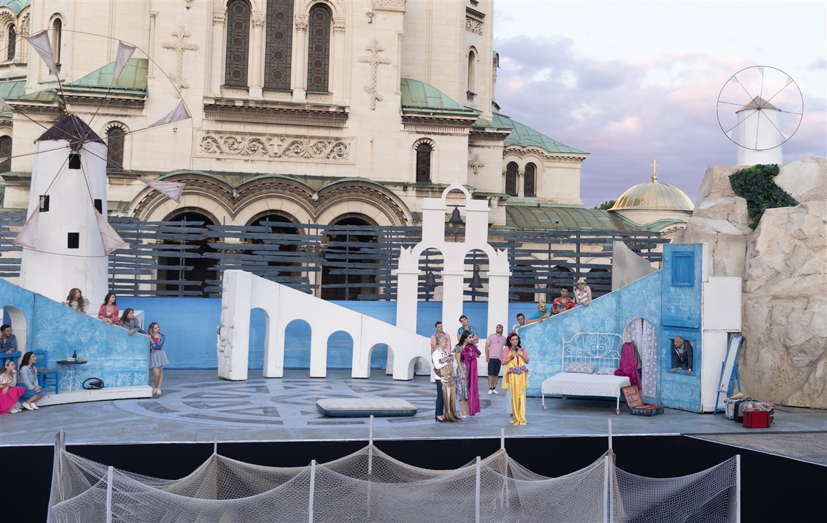 Снимка: MAMMA MIA! - ОПЕРА НА ПЛОЩАДА - пл. "Св.Александър Невски"