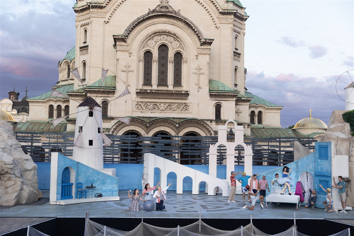 Снимка: MAMMA MIA! - ОПЕРА НА ПЛОЩАДА - пл. "Св.Александър Невски"