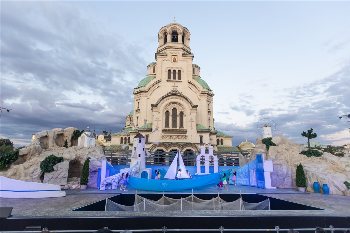 Снимка: MAMMA MIA! - ОПЕРА НА ПЛОЩАДА - пл. "Св.Александър Невски"